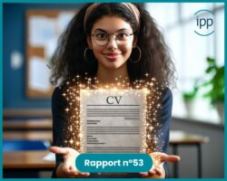Une jeune fille présente son cv, son cv est entouré d'étincelles / Rapport IPP 53