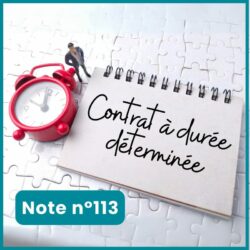 Un chrono à côté d'une pancarte avec l'inscription CDD