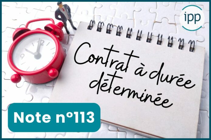 Un chrono à côté d'une pancarte avec l'inscription CDD